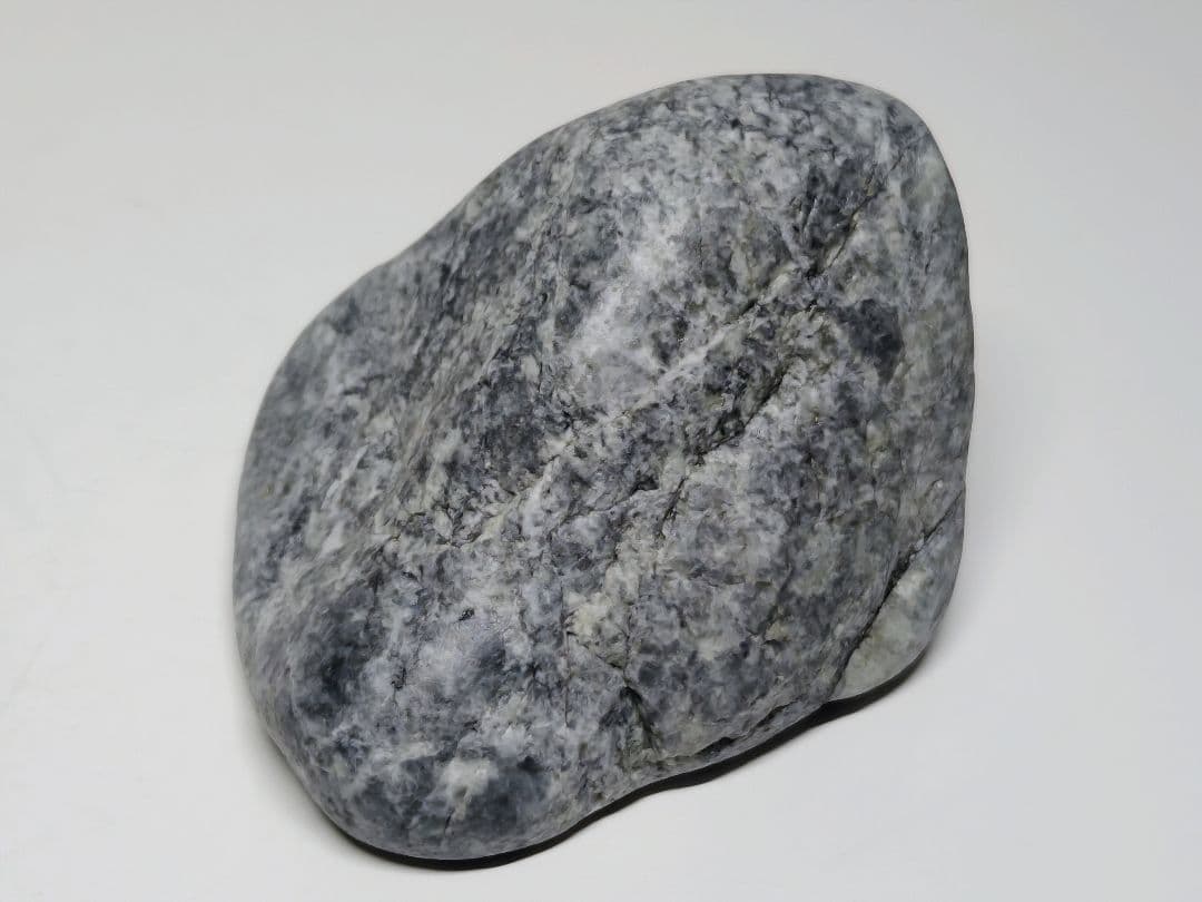 糸魚川132 翡翠 209g ヒスイ 原石 鑑賞石 自然石 誕生石 鉱物 鉱石