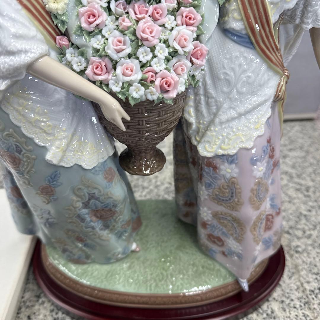 ☆ Lladro リヤドロ 花かごを持つ女性像 スペイン 限定品 小物 格安