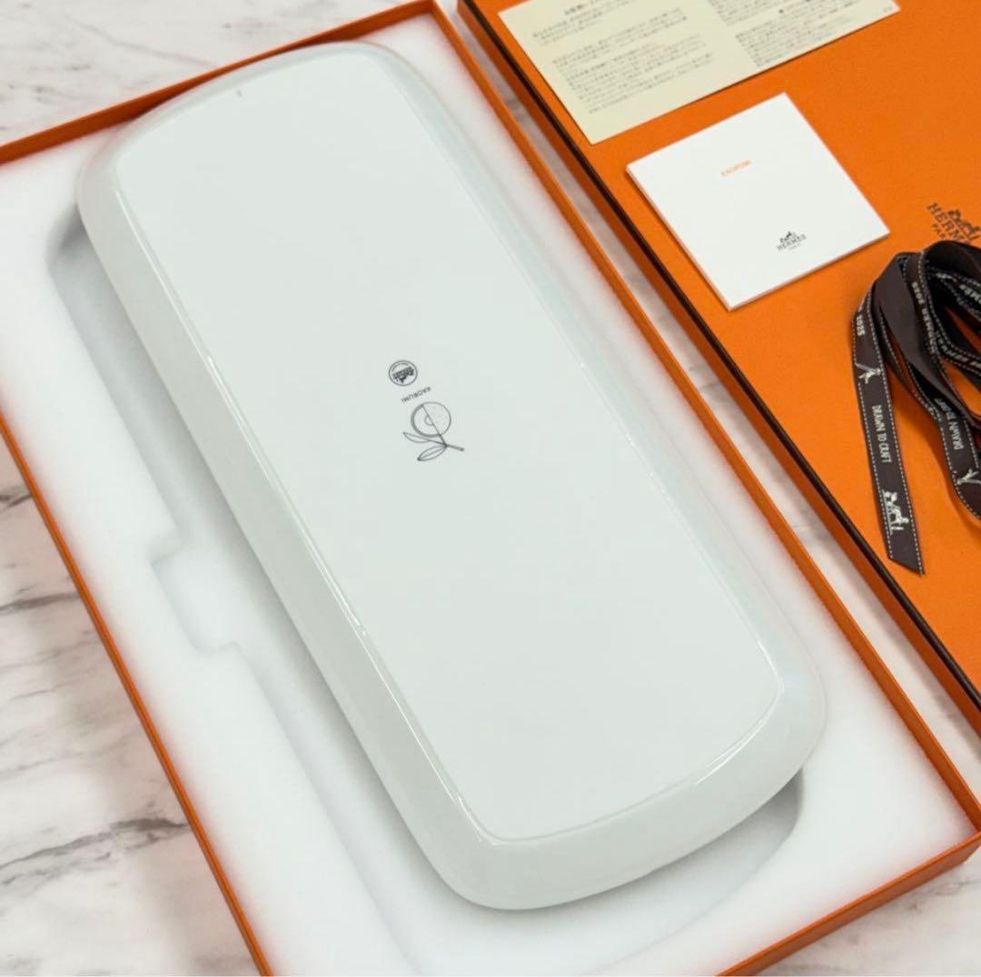新品未使用　HERMES エルメス ケーキプラッター 〈カオルミ〉