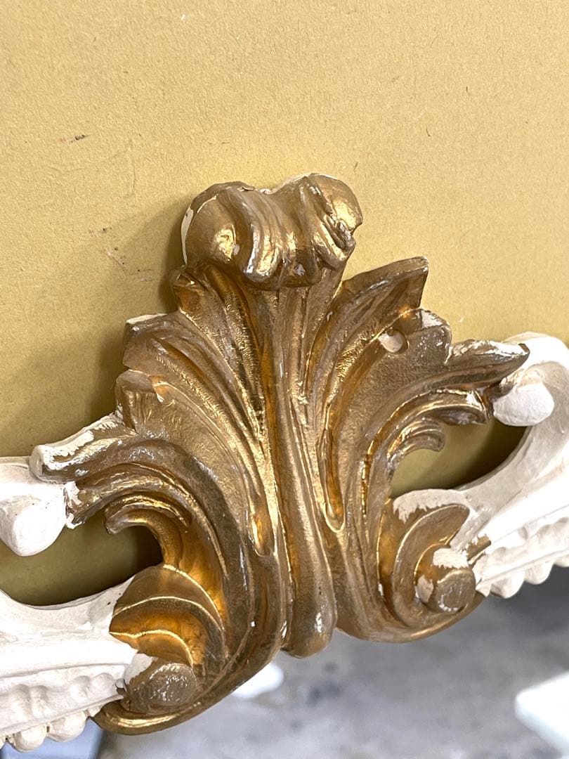 イタリー製 壁掛け鏡 アンティーク調 クラシックオーバル型 ゴールド/白 美品