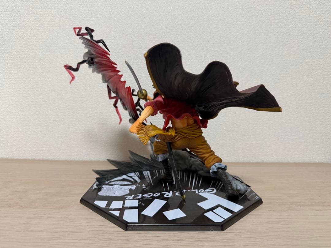 ワンピース ゴールDロジャーフィギュア