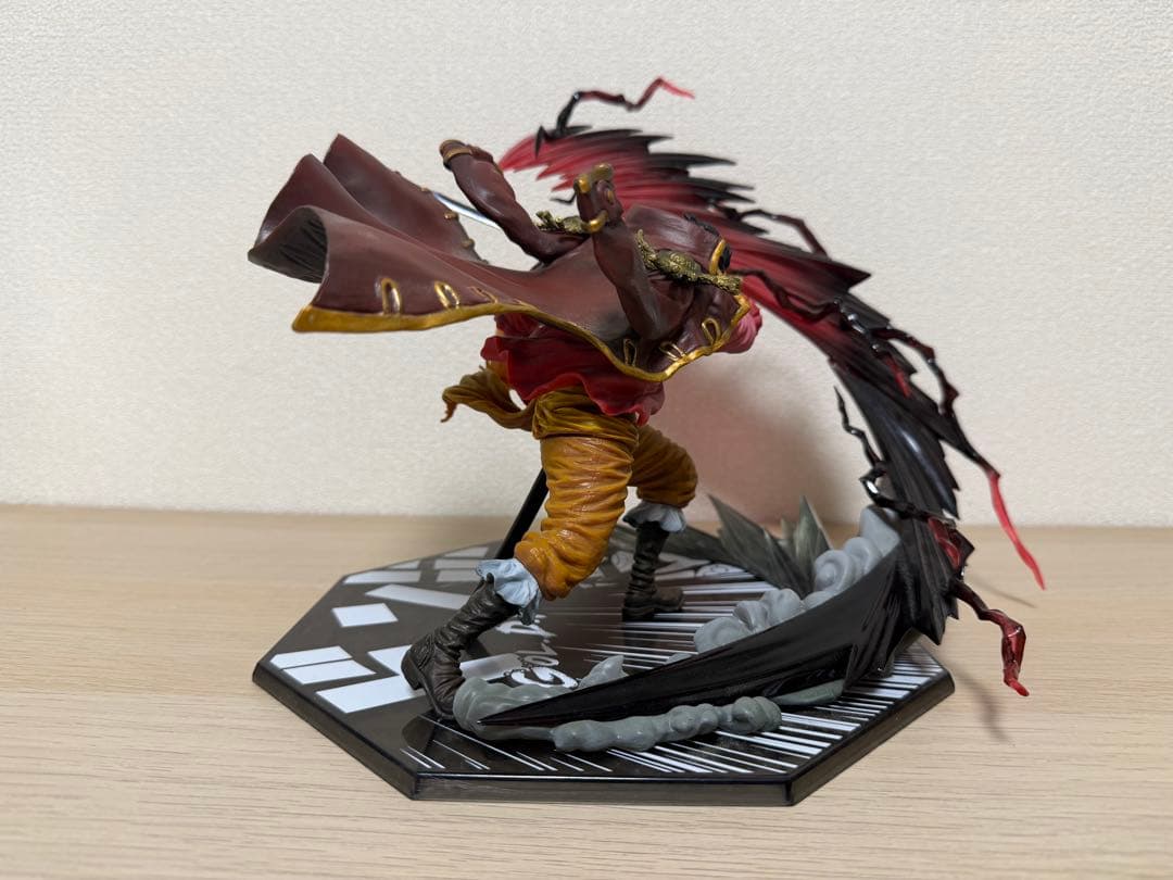 ワンピース ゴールDロジャーフィギュア