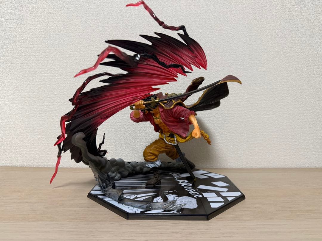 ワンピース ゴールDロジャーフィギュア