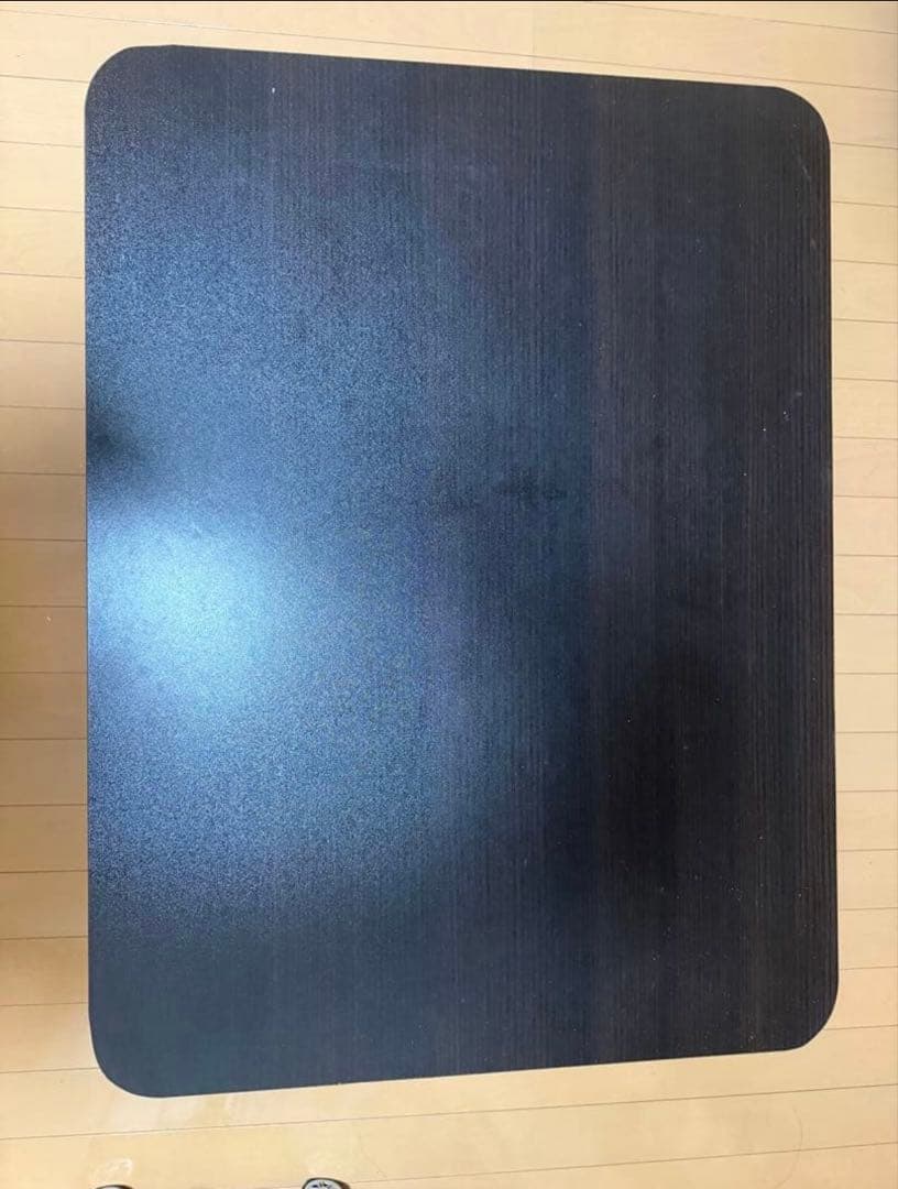 シンプルな黒の長方形テーブル