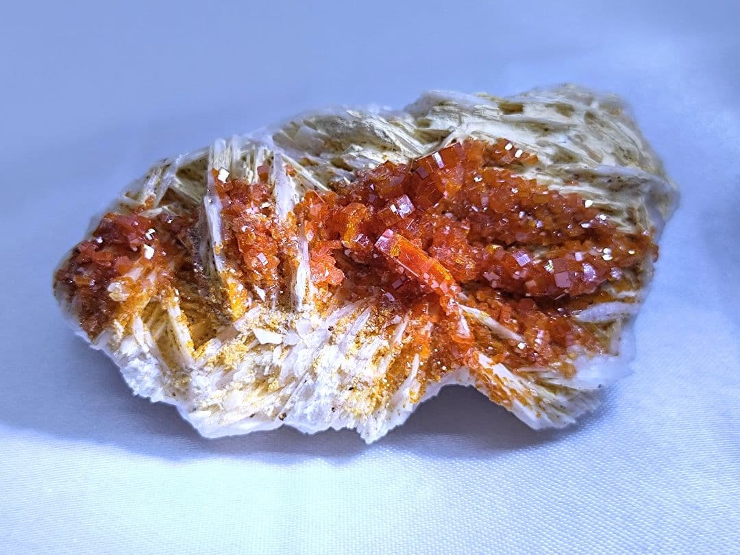 高品質　モロッコ産　バナディナイト　50g　バナジナイト　標本　②