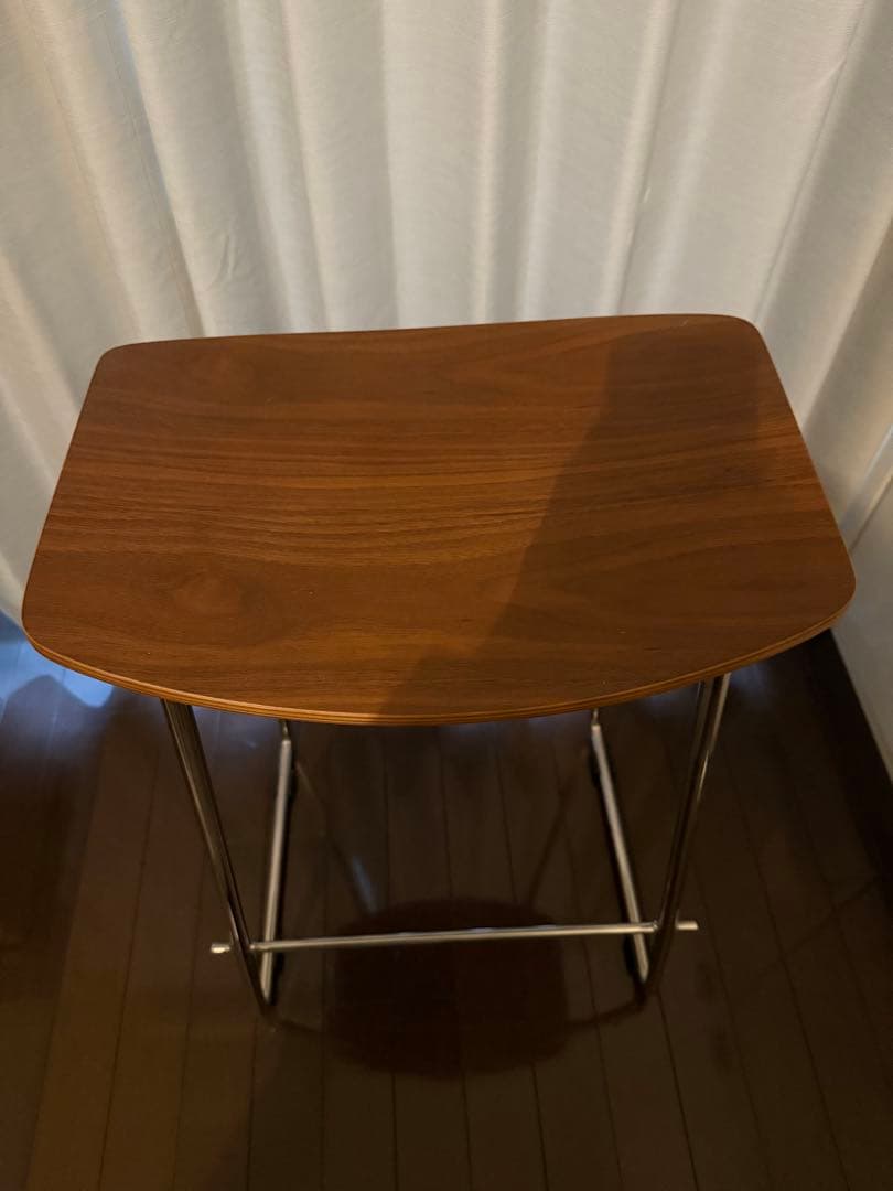 スツール　（デザイナー：イヴォンヌ・ポッター）