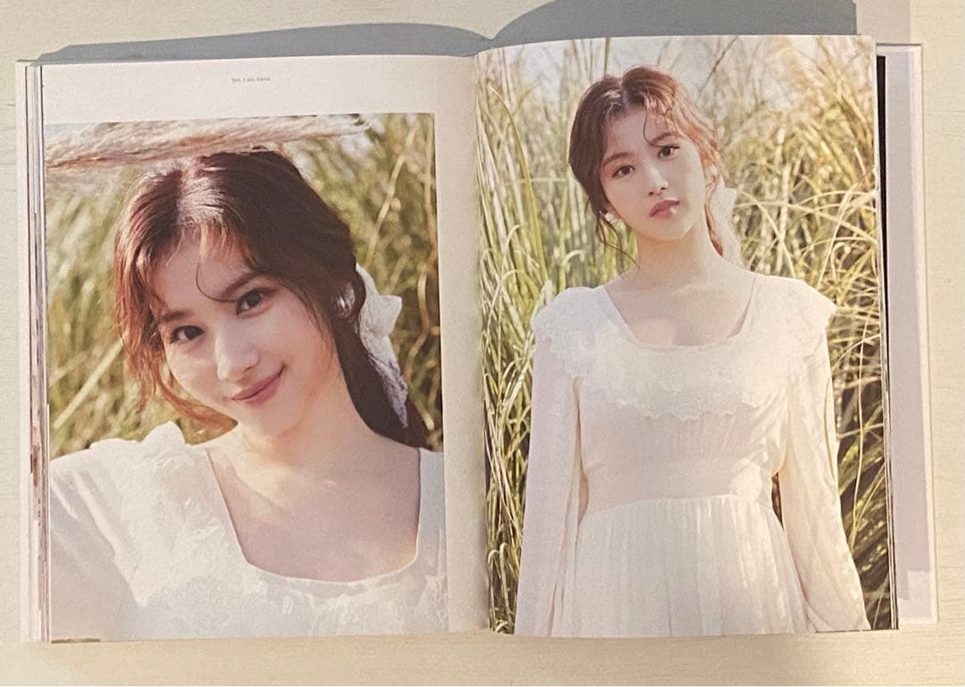 TWICE サナ 写真集 Yes, I am Sana. ホワイト ver. - メルカリ