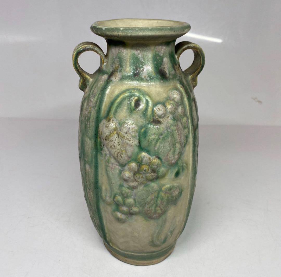 時代物 宋三彩 浮彫葡萄の図耳付花入　22.5cm。y637
