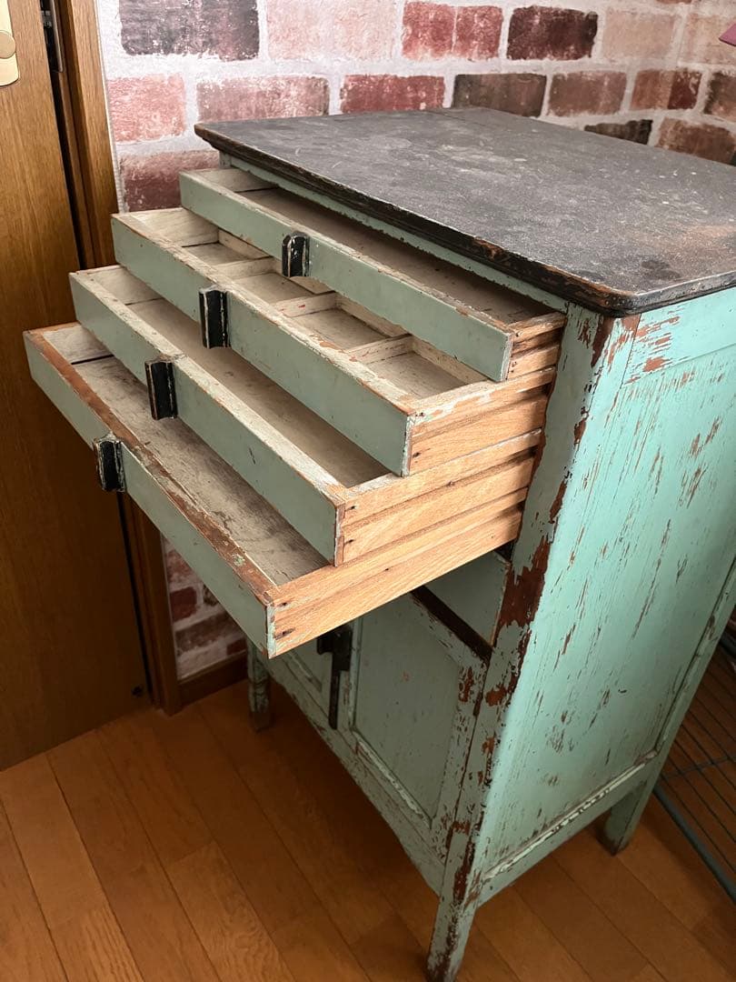 週末再お値下げ　キャビネット　医療棚　ペールグリーン　レトロ　古家具