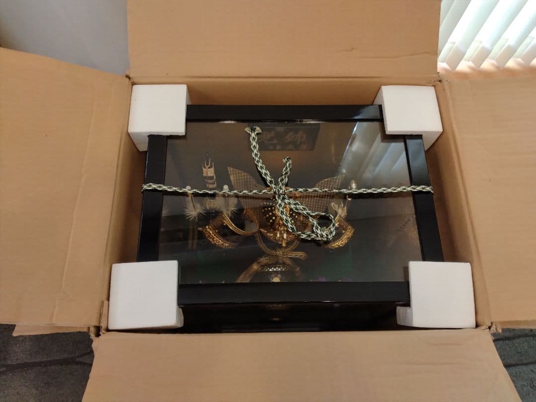 兜飾り　ガラスケース付