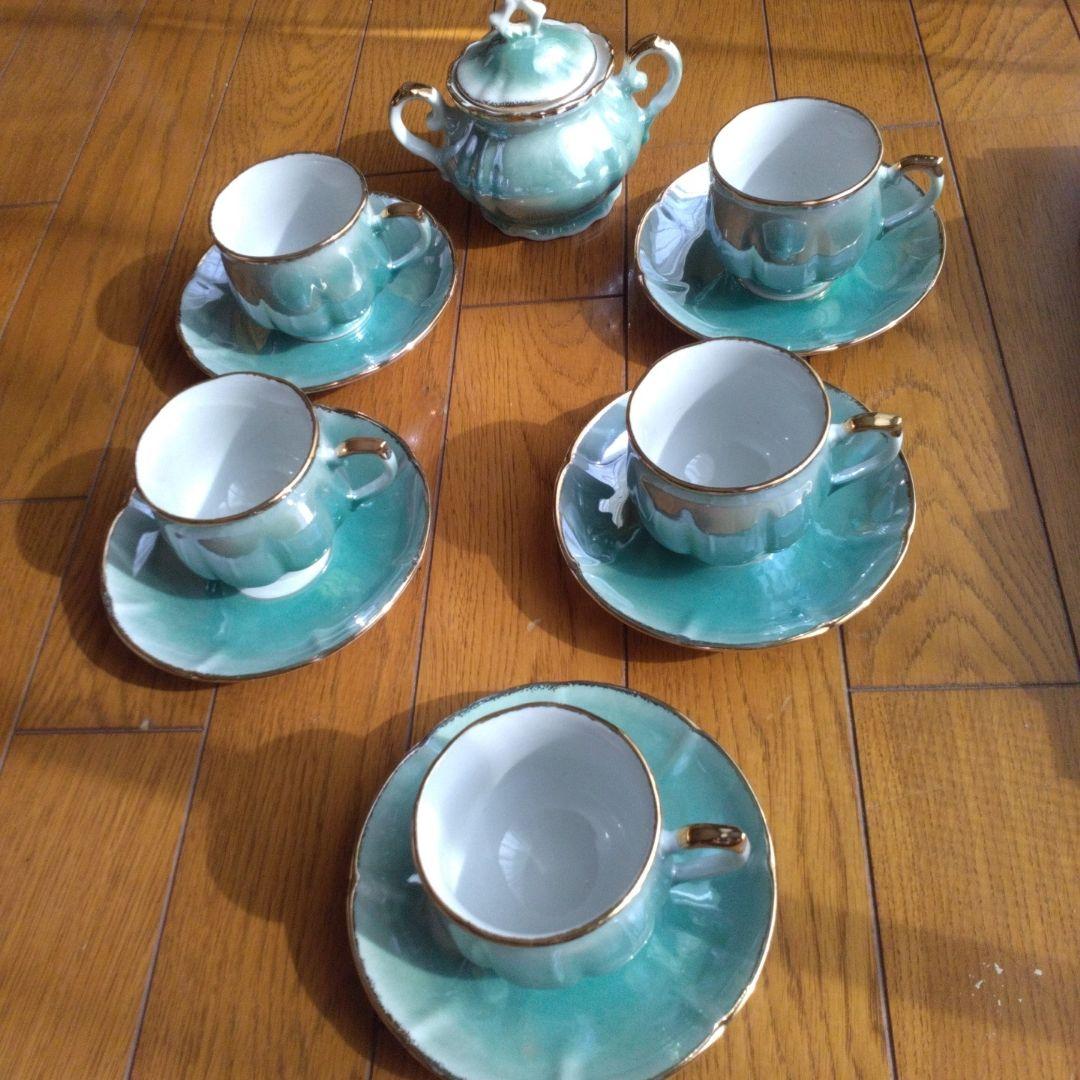 新品未使用洋風のトレー3枚！高級ティーカップ5セット付き綺麗です。