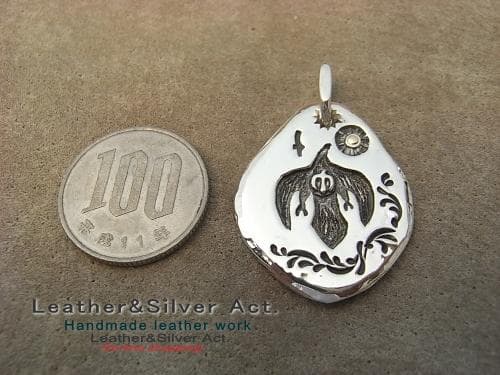 1点物　手彫りイーグルシルバーペンダントトップ　シルバー925ゴールド（ｋ18）