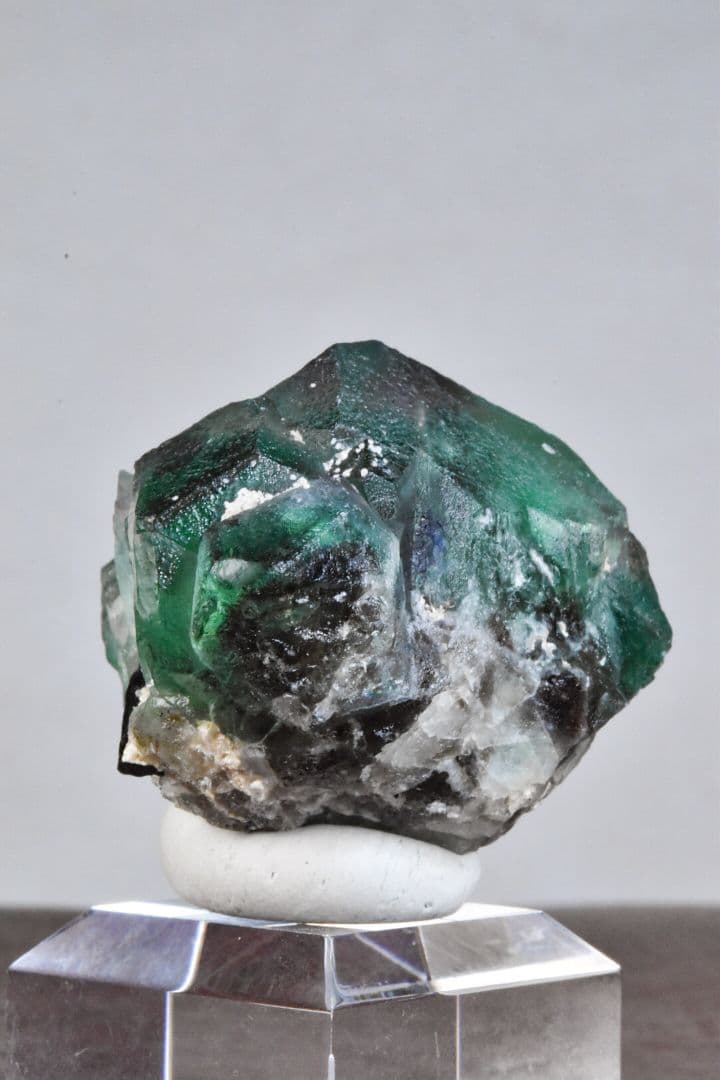 ナミビアエロンゴ産 グリーンブラックフローライト