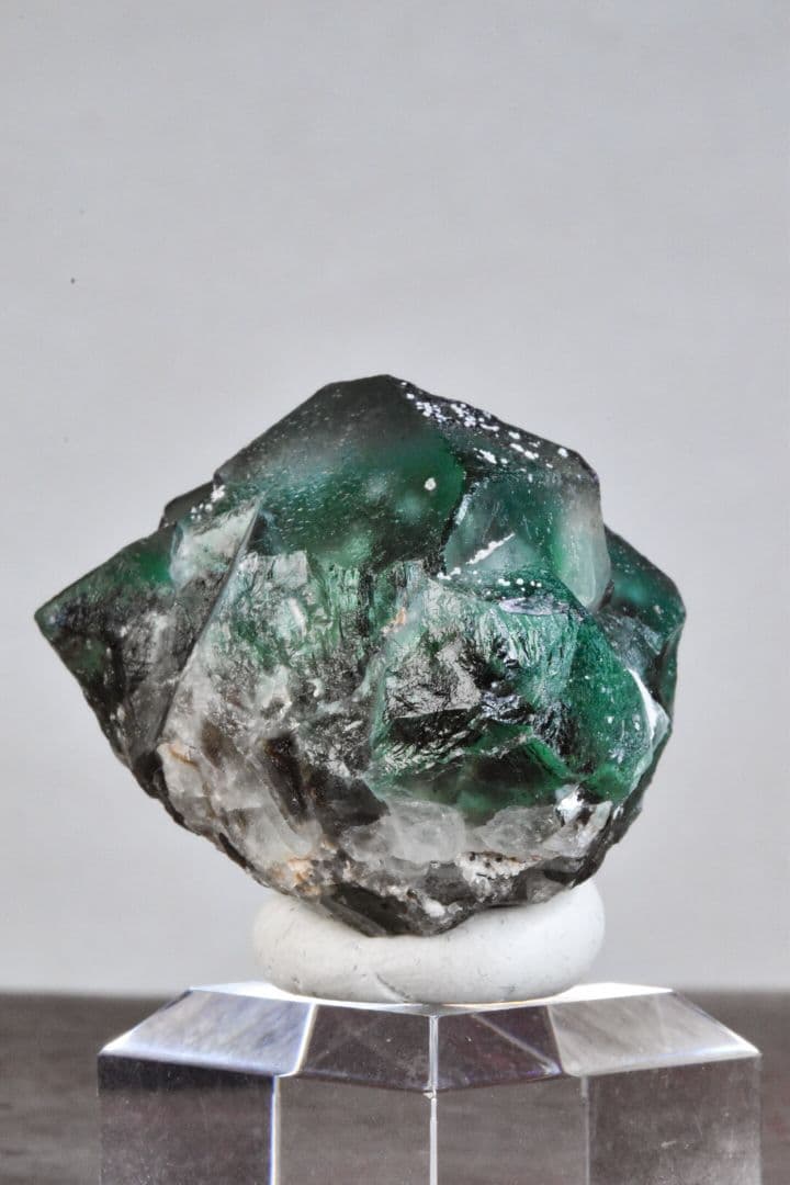 ナミビアエロンゴ産 グリーンブラックフローライト