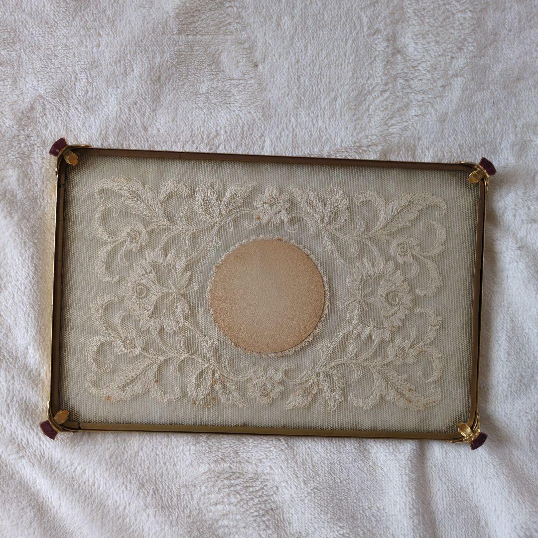 プチポワンイギリス製刺繍入りレースのドレッシングトレイ 金色フレーム