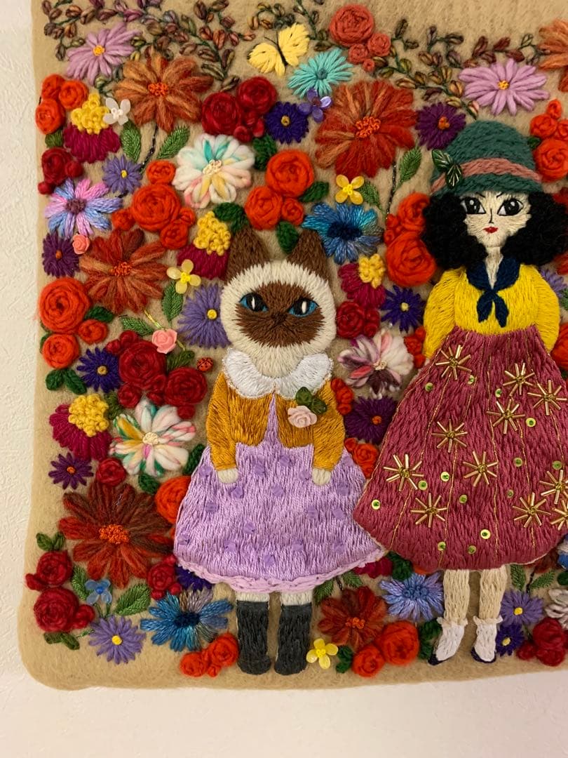 猫とお姉さん　お花畑でお散歩　羊毛フェルト生地のバッグ