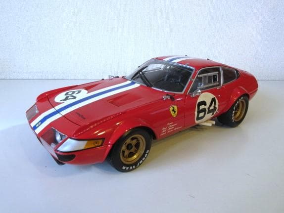特価 京商 1/18 フェラーリ 365GTB/4 デイトナ コンペティオーネ