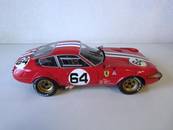 特価 京商 1/18 フェラーリ 365GTB/4 デイトナ コンペティオーネ