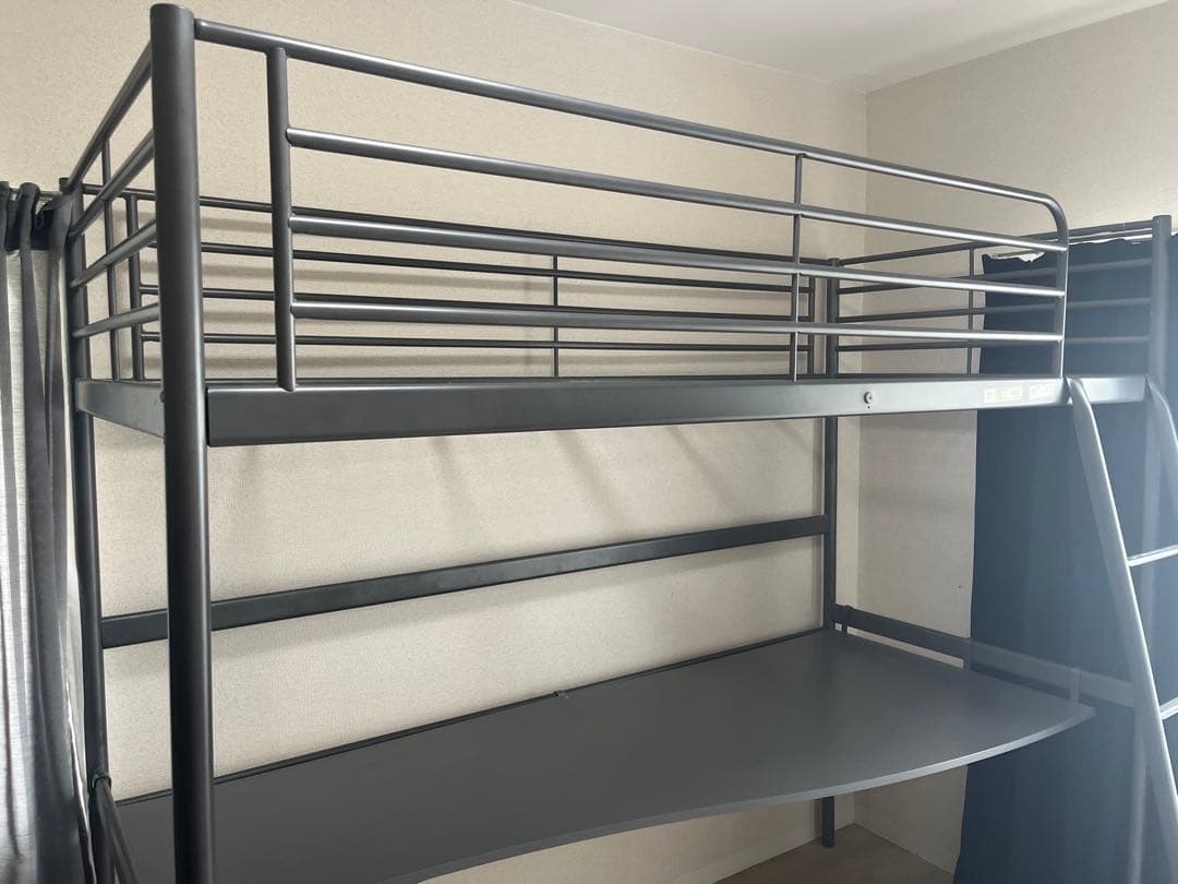 IKEA スヴェルタ SVARTA ロフトベッド＋勉強机 ロフトベッド - メルカリ