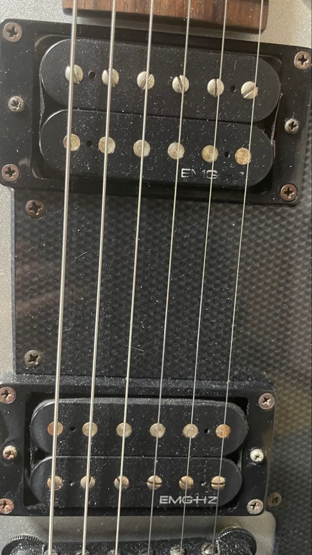 シルバーエクスプローラータイプエレキギター　Cort