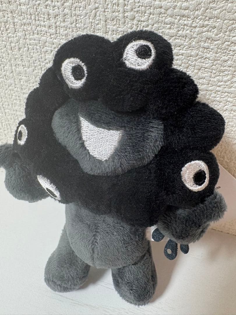 立ち、座り】黒ミャクミャク マスコット 大阪関西万博2025 - メルカリ