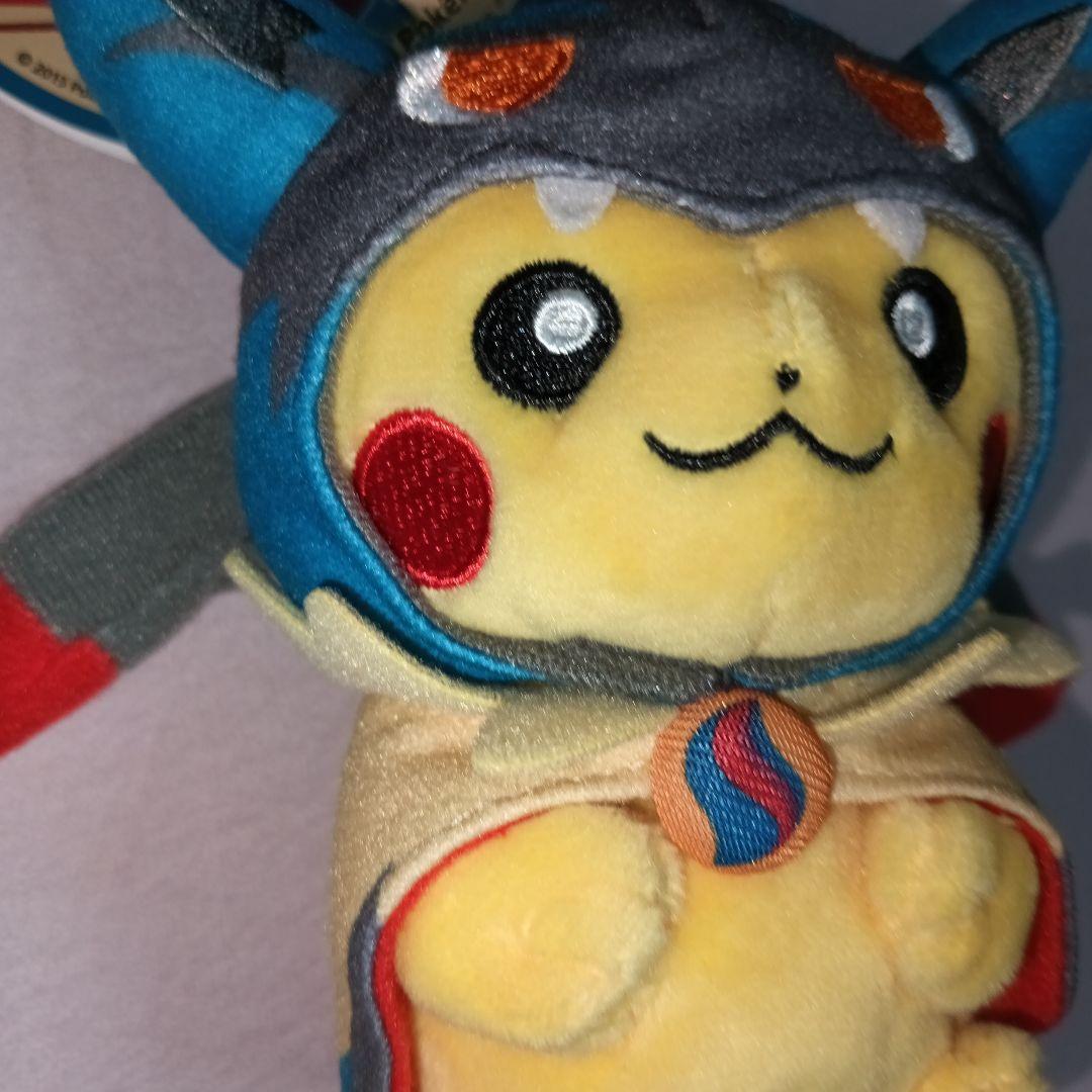メガルカリオポンチョを着たピカチュウ ぬいぐるみマスコット ポケモン