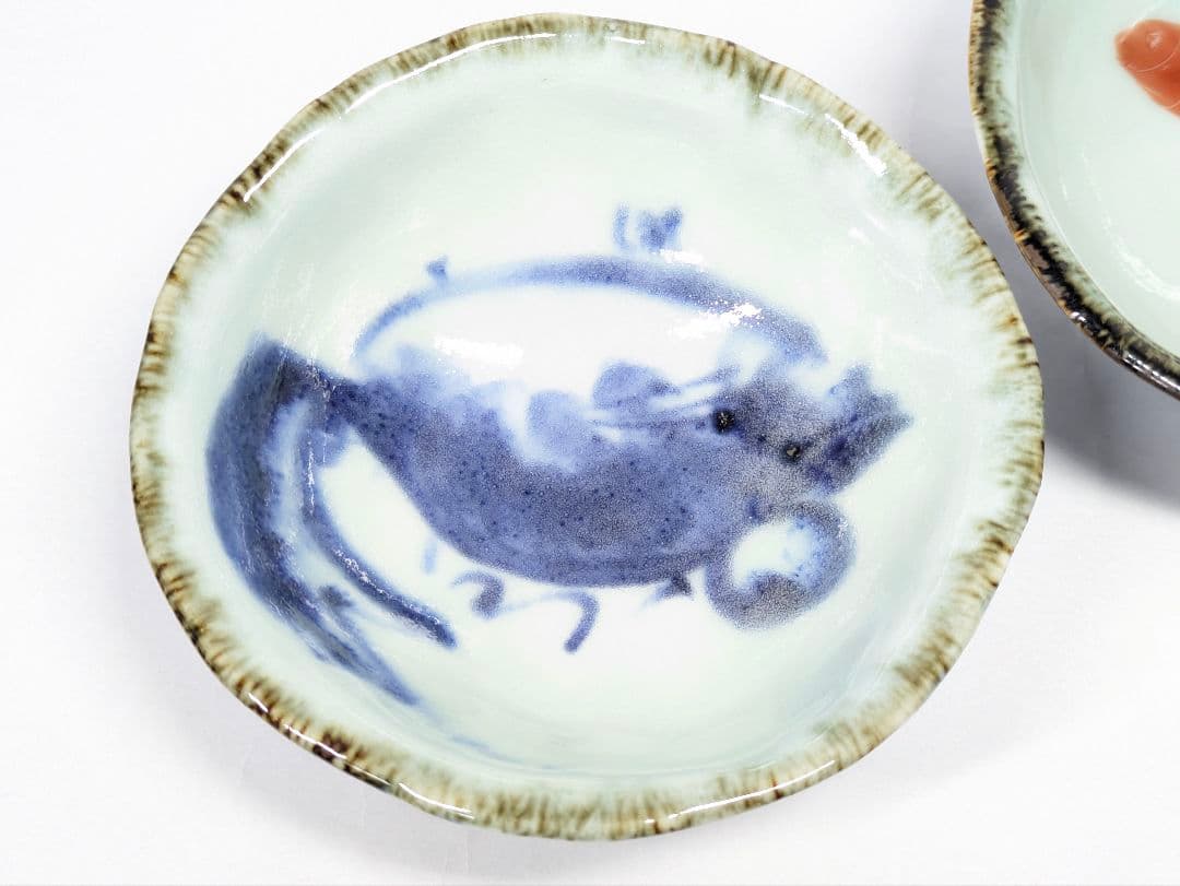 斉山窯 太田恵 作 赤絵 魚文 碗＆染付 蟹文 碗