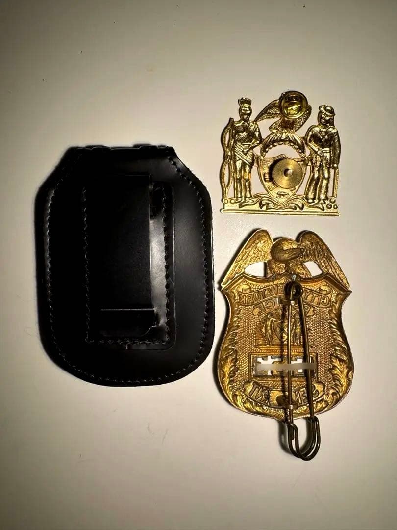 希少】NYPD /SARGEANT/徽章/帽章 /ホルダー・おまけ付き