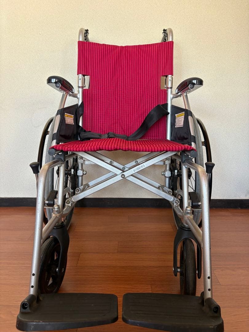 アルミ製折りたたみ車椅子 赤　ノーパンク