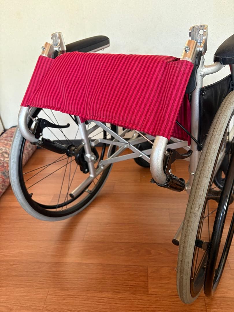 アルミ製折りたたみ車椅子 赤　ノーパンク