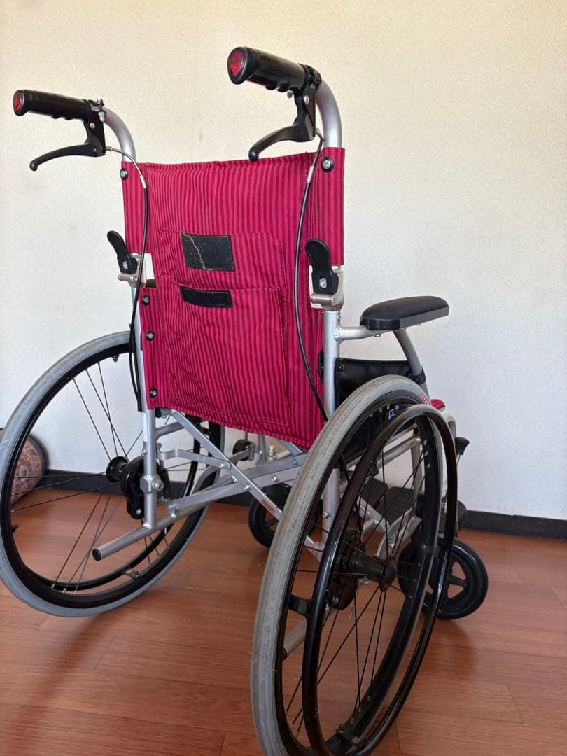アルミ製折りたたみ車椅子 赤　ノーパンク