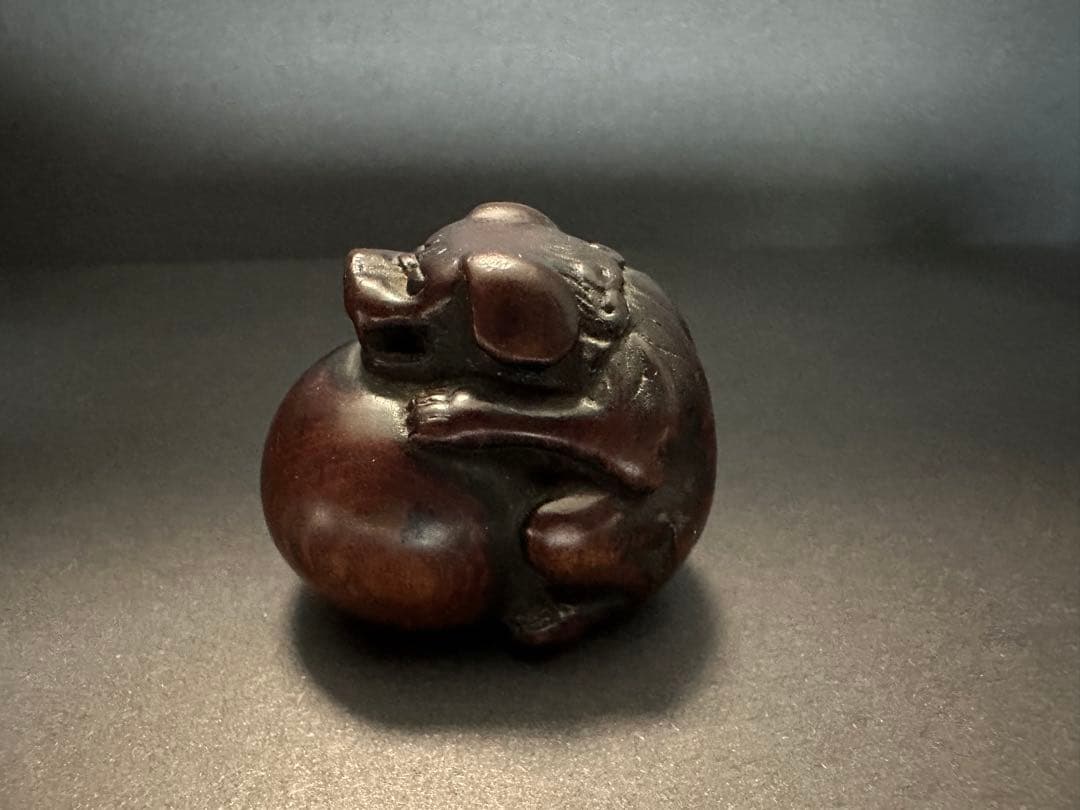 【根付(netsuke)】犬の根付　木製　江戸時代