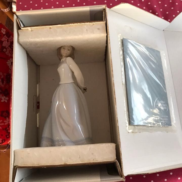 大幅値引き❣️lladro♡sweet and shy 6754