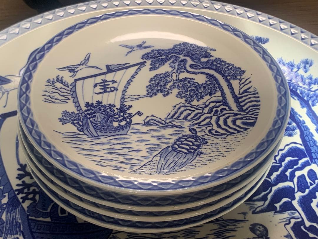 昭和レトロ】印判皿 縁起物 宝船 鶴亀松 染付 盛り皿7点セット - メルカリ