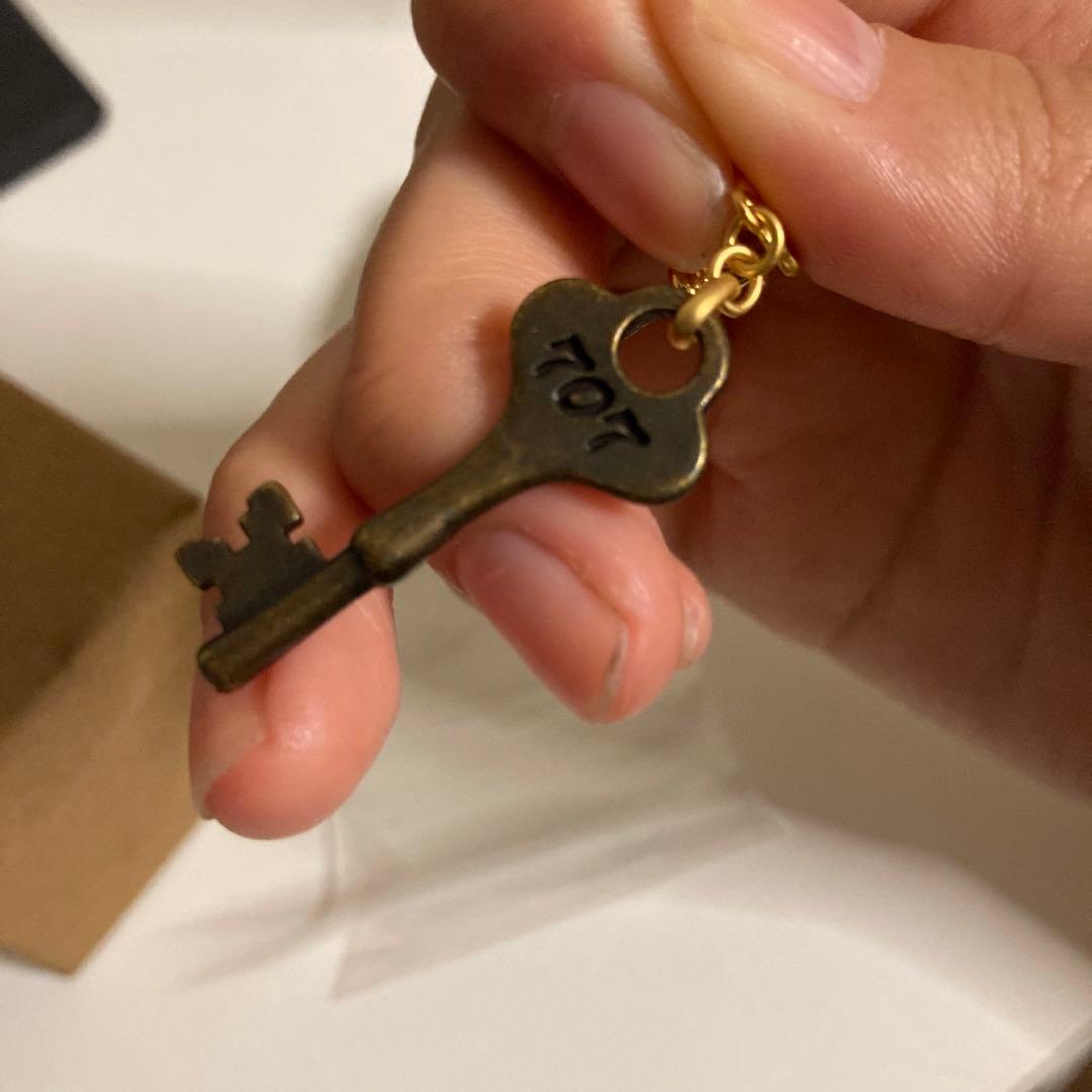 矢沢あい展 グッズ 『NANA』707号室の鍵 ピアス - メルカリ