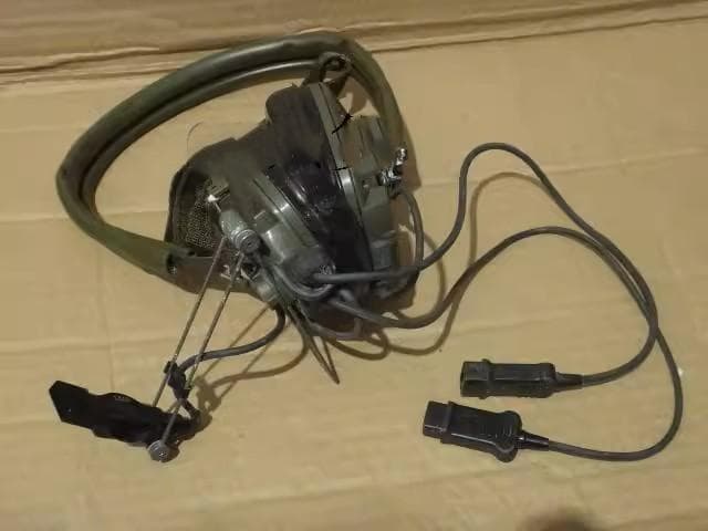 米軍放出品 経年劣化 ヴィンテージ感があり ヘリコプター用ヘッドセット