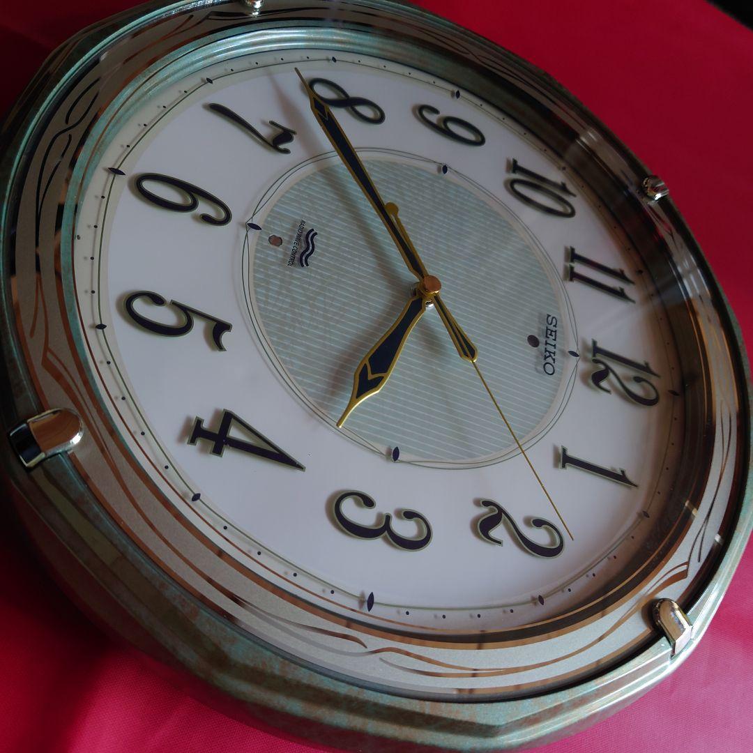 SEIKO 電波掛時計 暗闇でも！字光式(光続ける)ホワイト文字盤！連続秒針