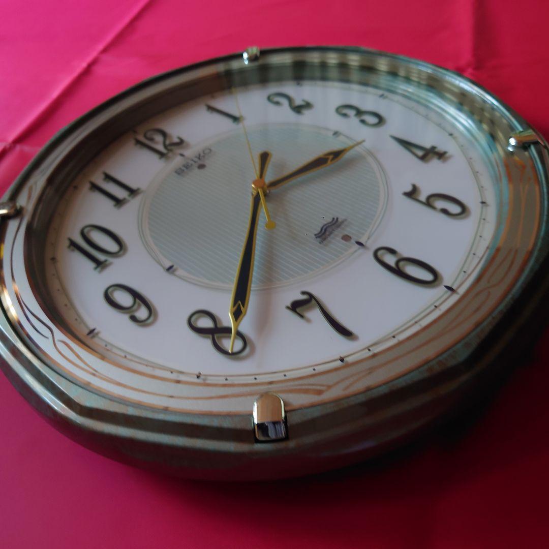 SEIKO 電波掛時計 暗闇でも！字光式(光続ける)ホワイト文字盤！連続秒針