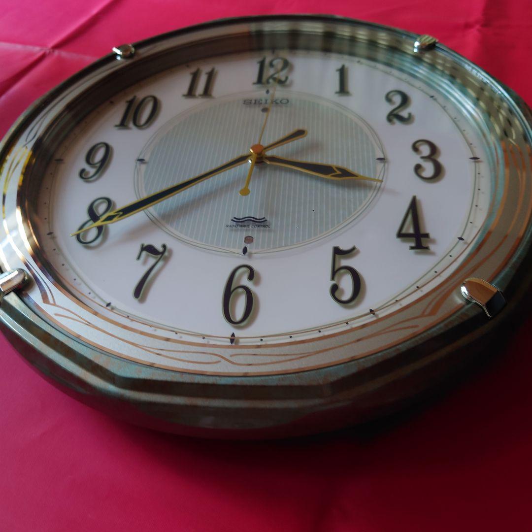 SEIKO 電波掛時計 暗闇でも！字光式(光続ける)ホワイト文字盤！連続秒針