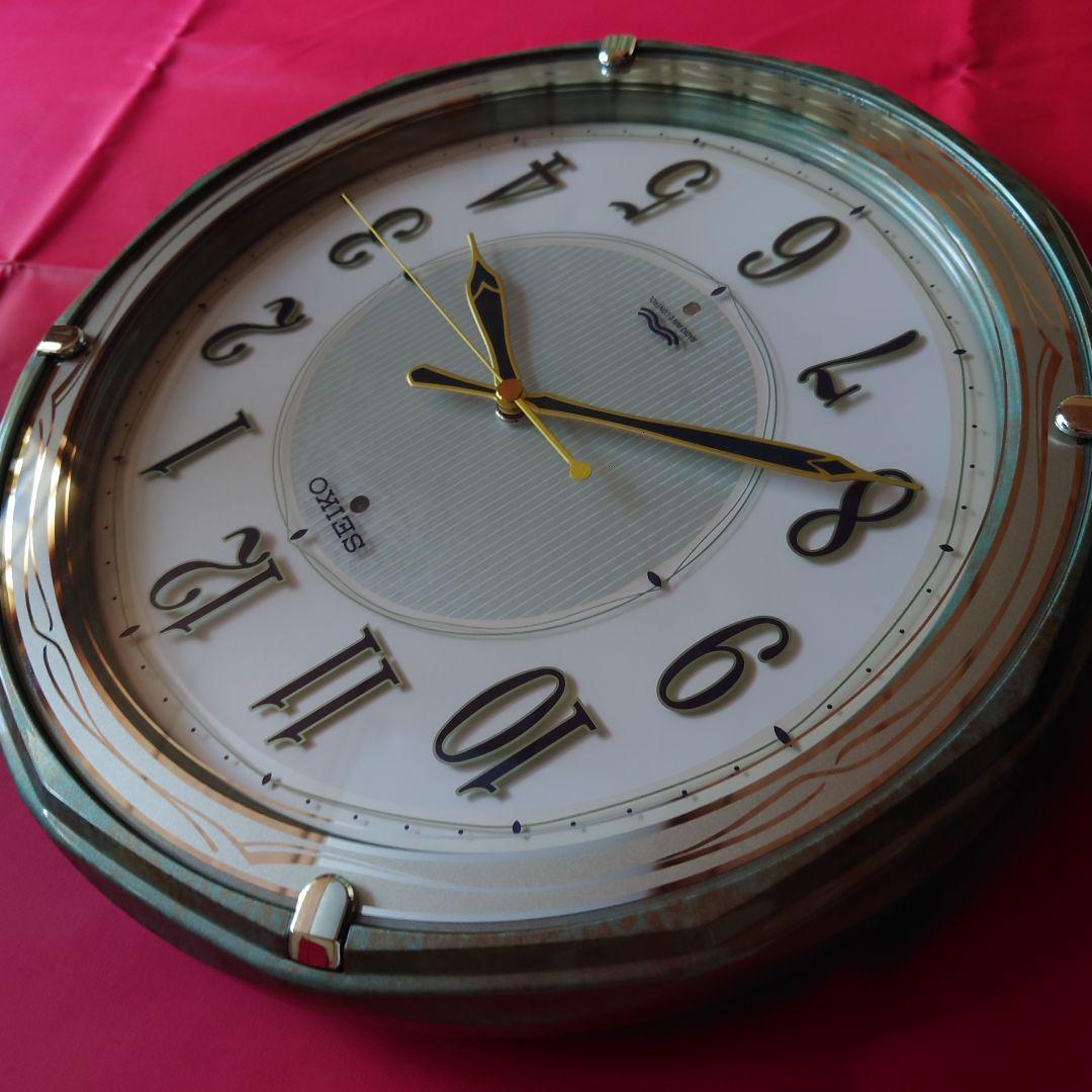 SEIKO 電波掛時計 暗闇でも！字光式(光続ける)ホワイト文字盤！連続秒針