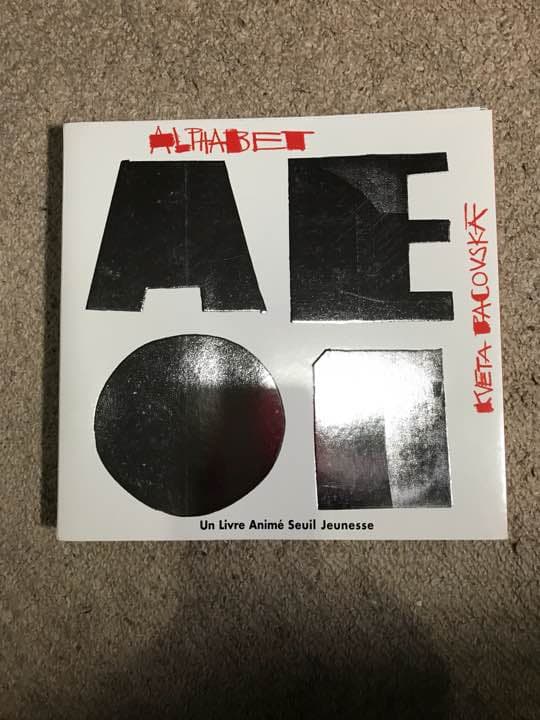 アルファベット絵本