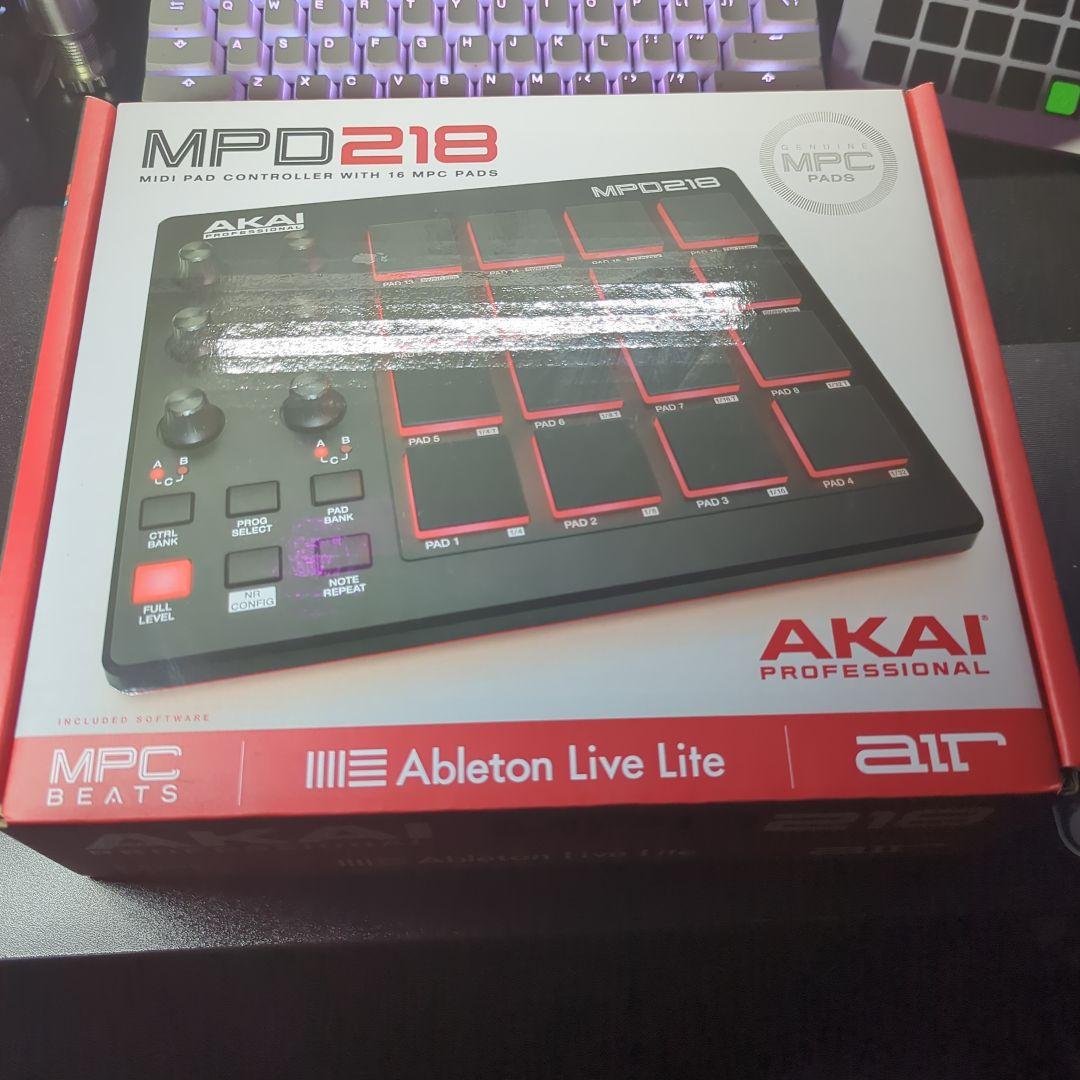AKAI MPD218 MIDIコントローラー