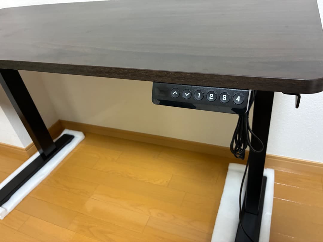 名無し【美品・6月中旬まで期間限定・格安】電動昇降デスク 120×51cm