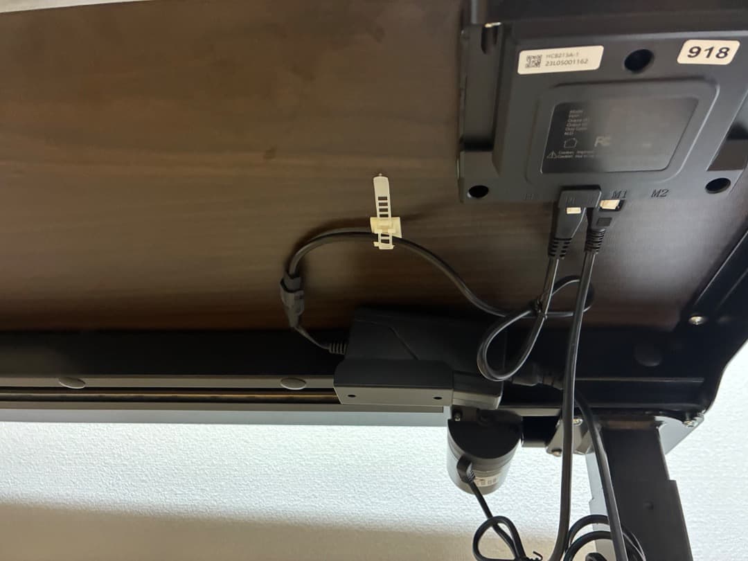 名無し【美品・6月中旬まで期間限定・格安】電動昇降デスク 120×51cm