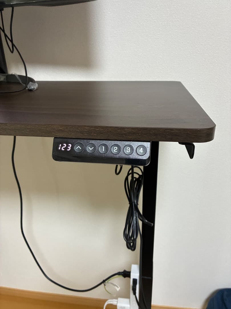 名無し【美品・6月中旬まで期間限定・格安】電動昇降デスク 120×51cm