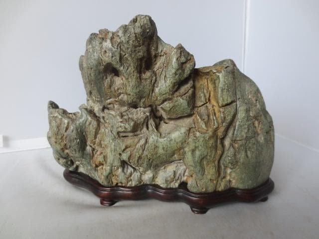 R7/07/9-1　空知川石 橋根龍石台座　紫檀台座　奇岩形状　　幅23センチ