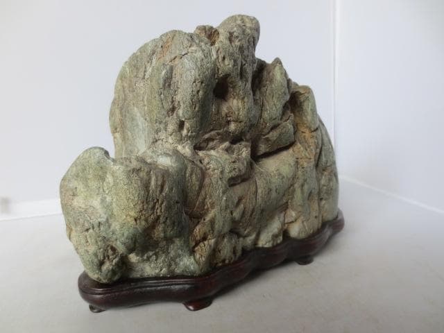R7/07/9-1　空知川石 橋根龍石台座　紫檀台座　奇岩形状　　幅23センチ