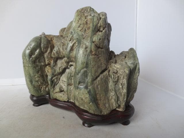 R7/07/9-1　空知川石 橋根龍石台座　紫檀台座　奇岩形状　　幅23センチ