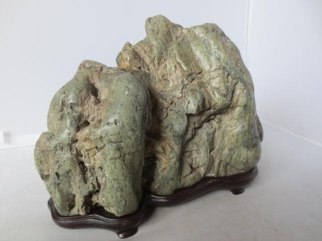 R7/07/9-1　空知川石 橋根龍石台座　紫檀台座　奇岩形状　　幅23センチ