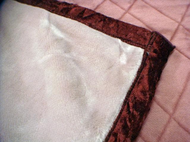 送料無料【新品B品】ダブルサイズ 毛布 【日本製　アクリル素材　2枚あわせ毛布】